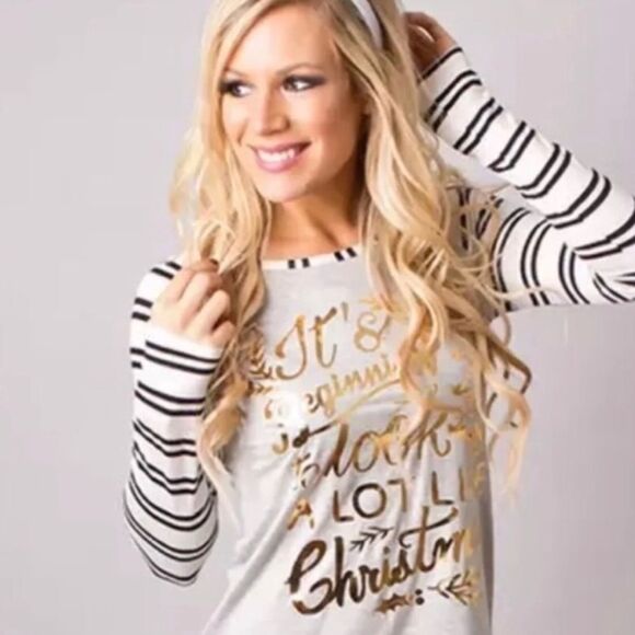 🎅 “It’s Beginning to Look a Lot Like Christmas” Top 🎅 - Picture 2 of 10